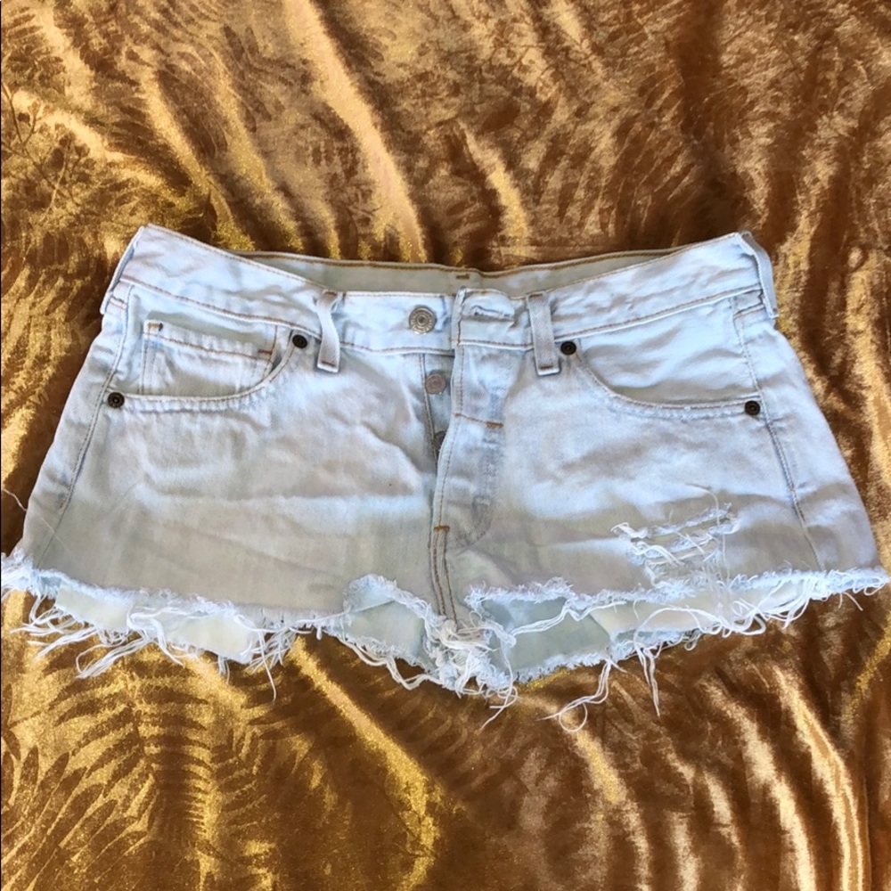 Super low button fly Levi shorts
